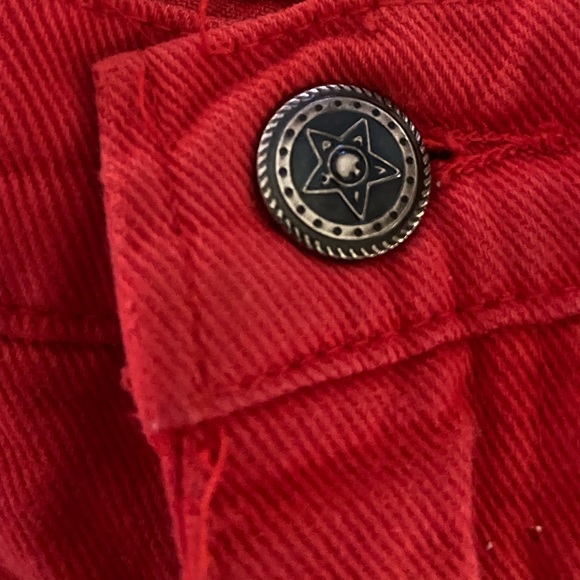 Red high waisted shorts - Picture 2 of 4